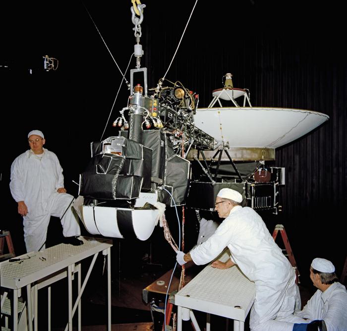 V soutěži o jméno sond vyhraje Voyager. Poutník.