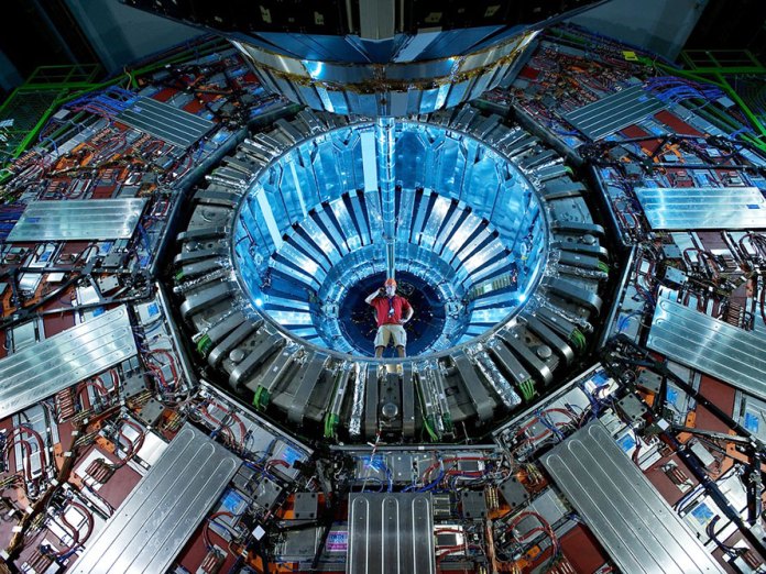 Organizace CERN je známa především díky Velkému hadronovému urychlovači.