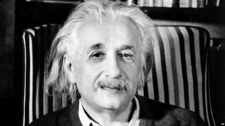 Einsteinova teorie relativity platí dál a nevypadá to, že by se na tom mělo cokoliv změnit.
