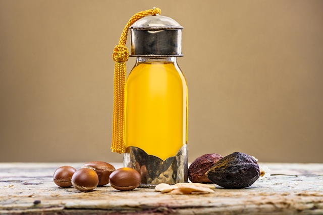 Arganový olej patří mezi nejdražší oleje. Jeden litr vyjde na 2 700 Kč.