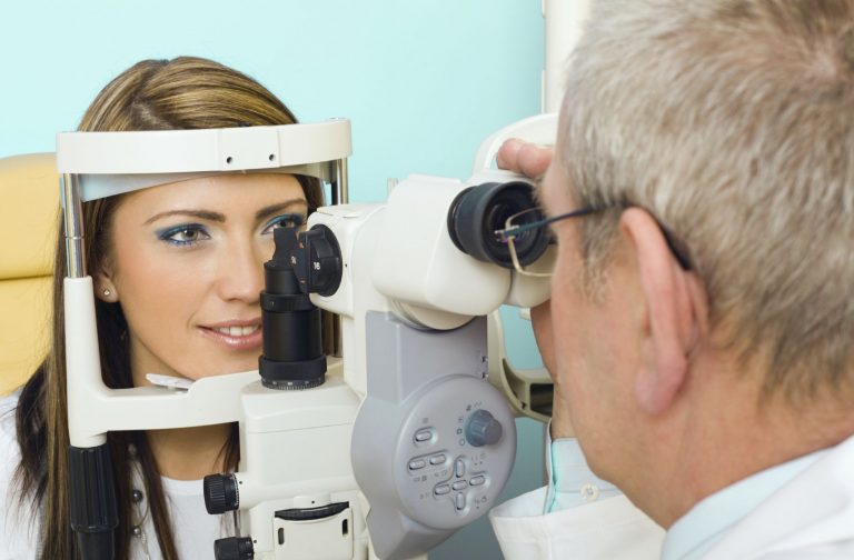 Na preventivní prohlídky by neměli zapomínat především lidé s vyšším rizikem nějaké oční choroby.