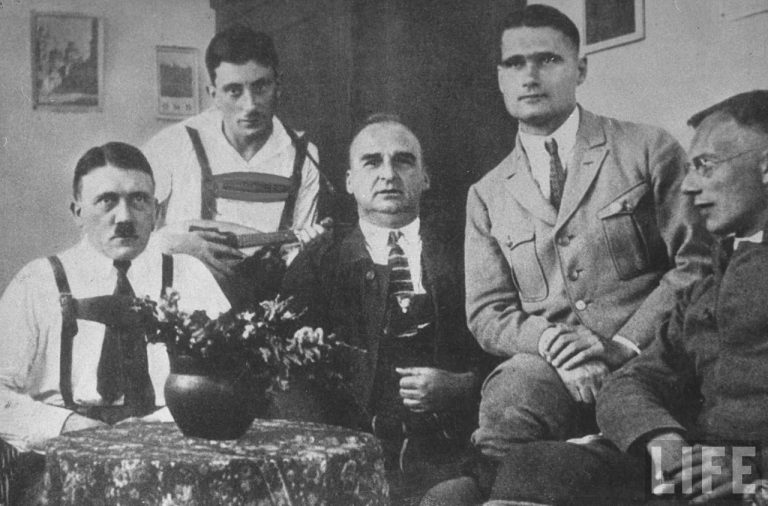 Partička odsouzenců za „pivní puč“ (snímek z roku 1924).