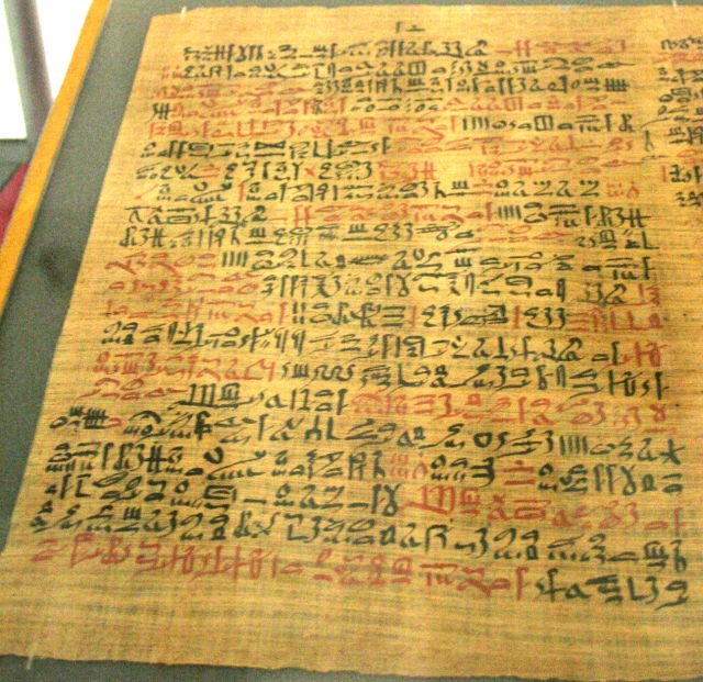 Na papyrusu jsou již o migrénách zmínky.