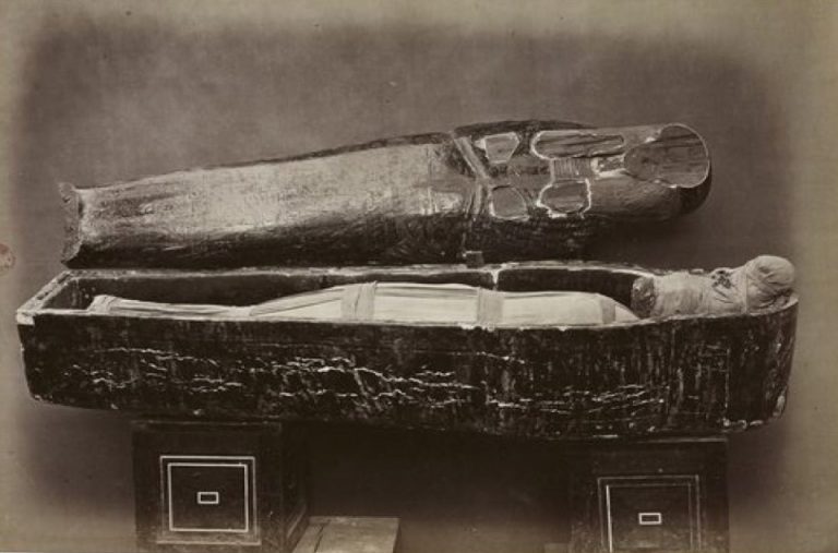 Mumie, o které se dlouho věřilo, že patřila Ahmosi I.