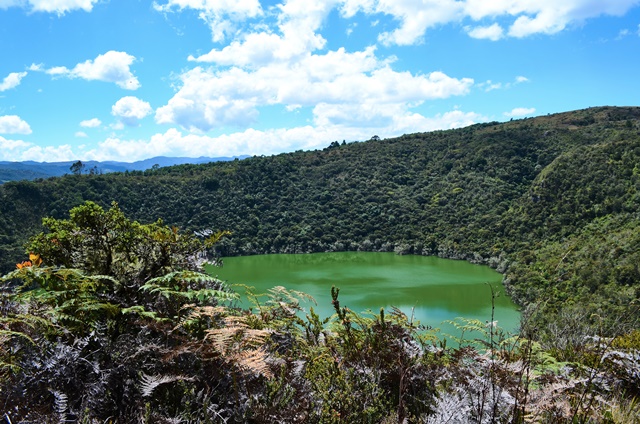 Posvátné jezero Guatavita je dodnes neprobádané.