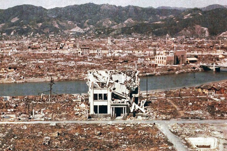 Hirošima po atomovém bombardování v roce 1945.