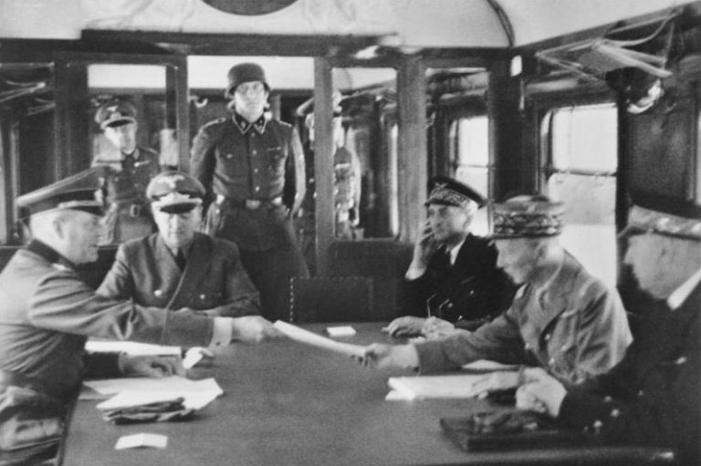 Francouzská kapitualce byla podepsána ve stejném vlaku, ve kterém se vzdali Němci v roce 1918.