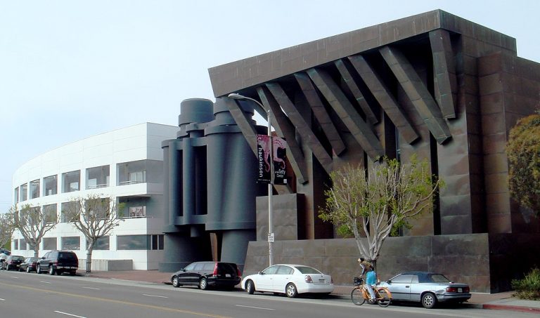 Gehryho projekt v Los Angeles ve tvaru dalekohledu.