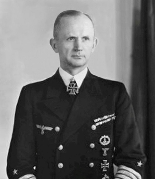 Za operaci Hannibal je zodpovědný admirál Karl Dönitz.