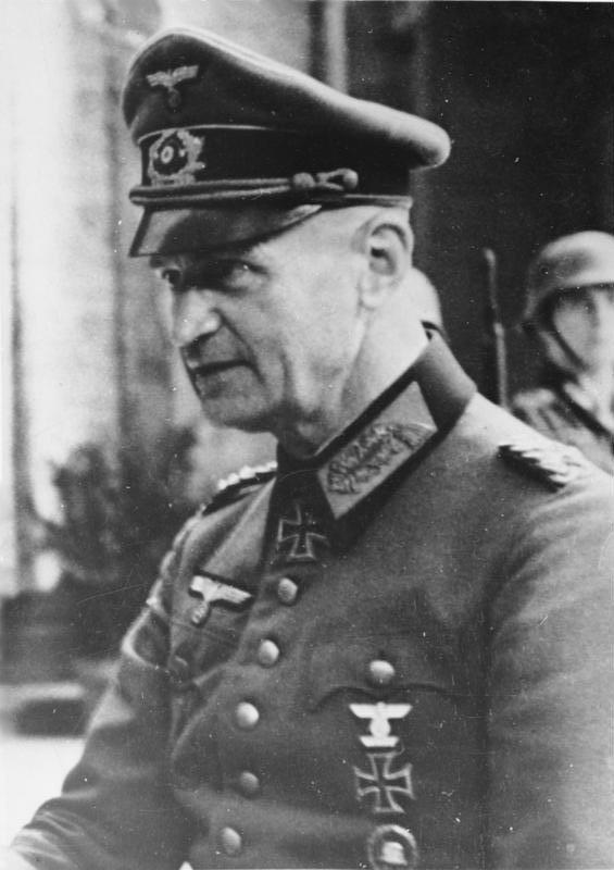 Německý generál Johann Blaskowitz nařizuje Čechům jezdit vpravo. I z toho si dělají občané Protektorátu legraci.