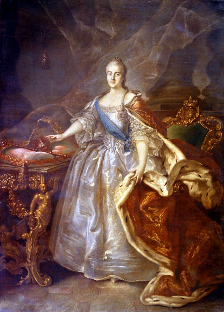 Velkou kritičkou valčíku se stane ruská carevna Kateřina II. Veliká. Na svém dvoře tento tanec zakáže.