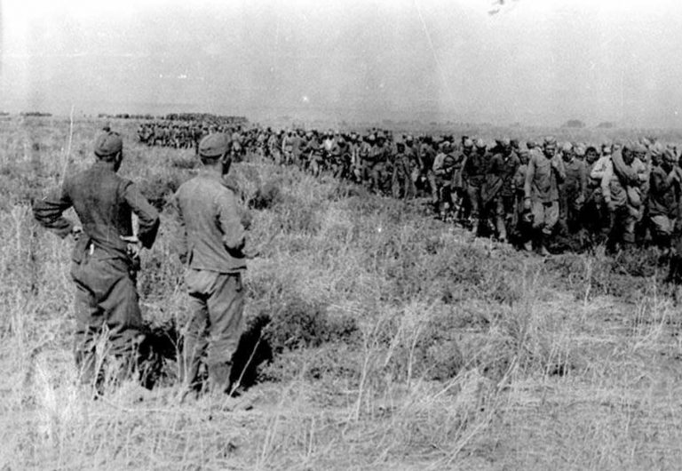V září 1942 ještě sovětští vojáci proudili do německého zajetí. Brzy to již mělo být obráceně.