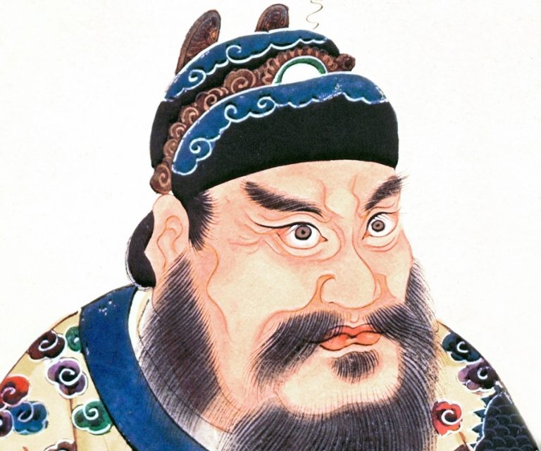 Císař Čchin Š’-chuang-ti věří, že polykání rtuti ho učiní nesmrtelným. Oblíbí si ji natolik, že měla protékat jeho impozantní hrobkou.