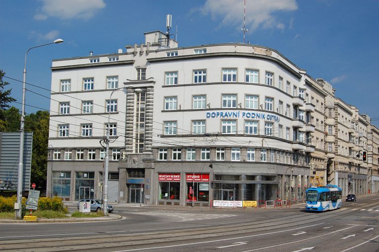 Sídlo dopravního podniku na Poděbradově ulici.