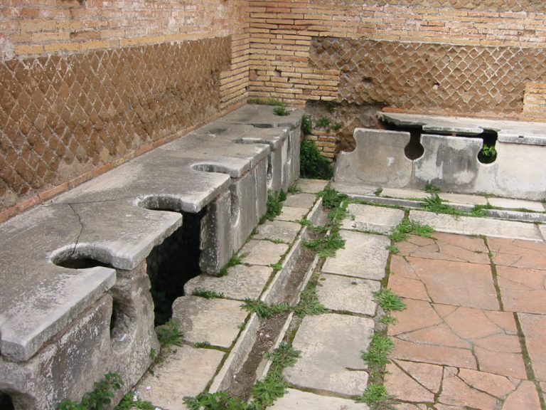 Veřejné záchodky z doby římské.