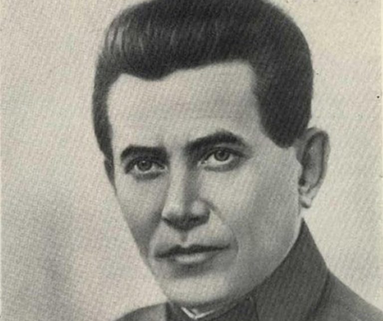 V letech 1909 až 1915 byl Ježov zaměstnán jako asistent krejčího a jako dělník v továrně. Mezi roky 1915 a 1917 sloužil v ruské armádě. Nikdy nedosáhl vyššího vzdělání než základního.