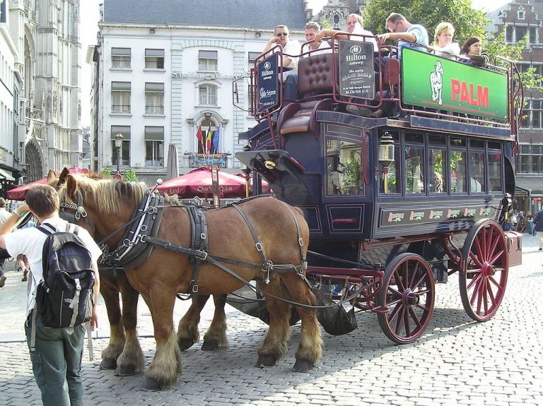 Dnes omnibus s koňmi patří mezi oblíbené turistické atrakce.