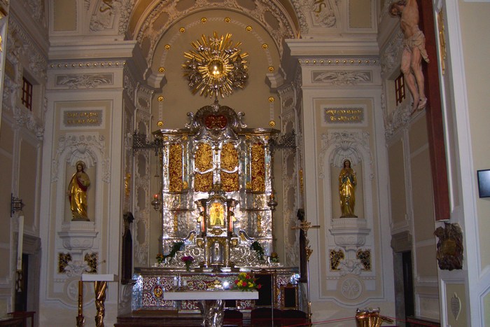 Svatohorská Madona ve stříbrném oltáři.