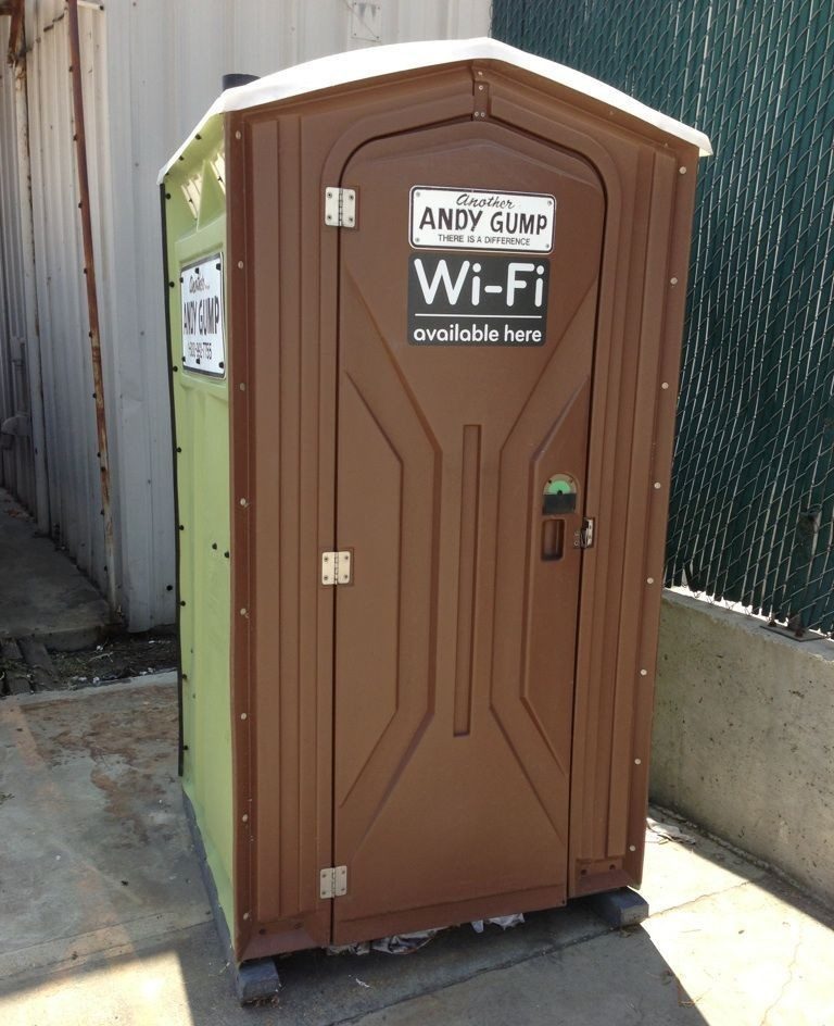 Některé veřejné toalety nabízejí nadstandardní služby.