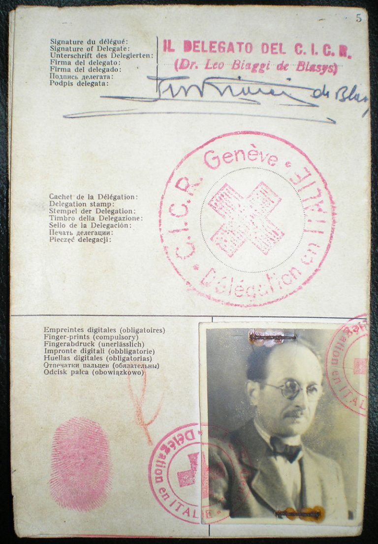 Pas na základě kterého se Adolf Eichmann dostal do Argentiny. Ani cizí totožnost ho ale před Mosadem neochrání.