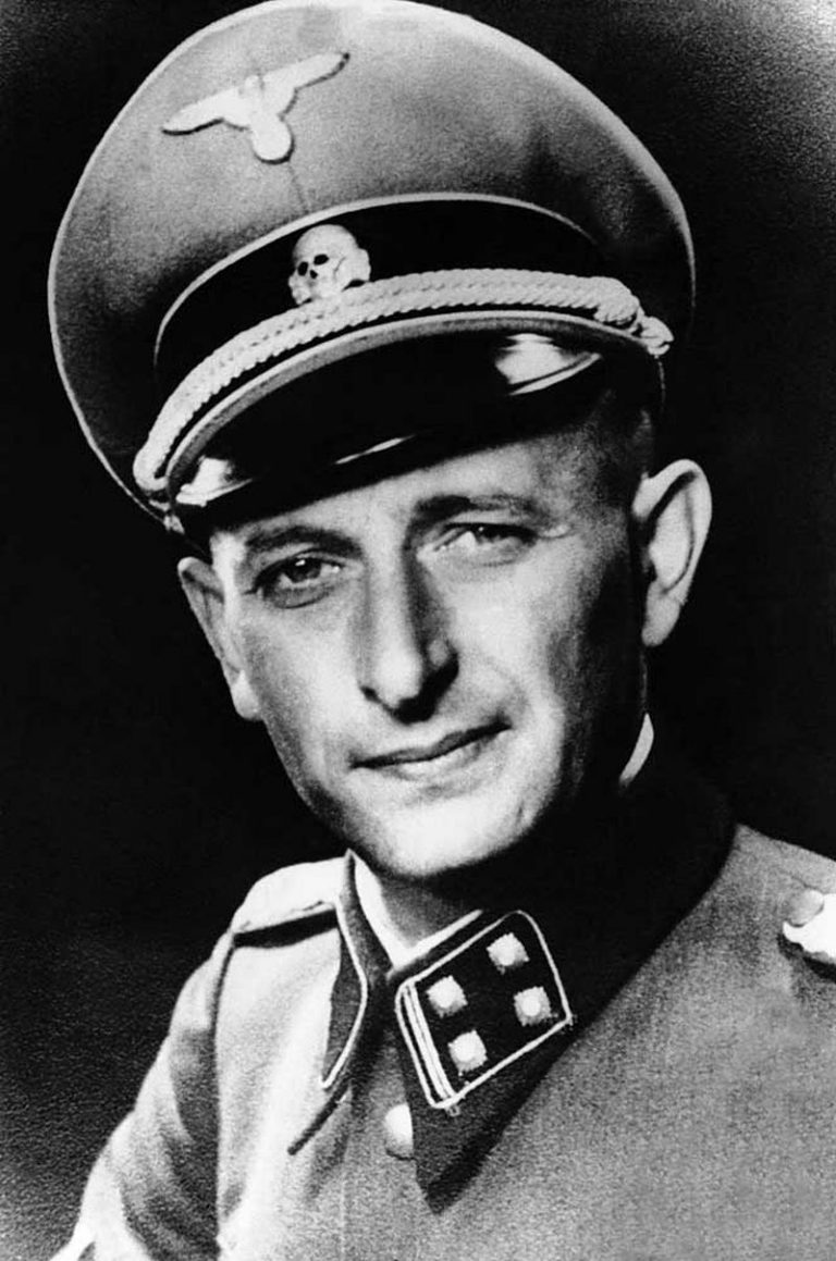 Adolfu Eichmannovi schovávání nepomůže. Dlouhé prsty izraelské tajné služby ho nakonec doženou.