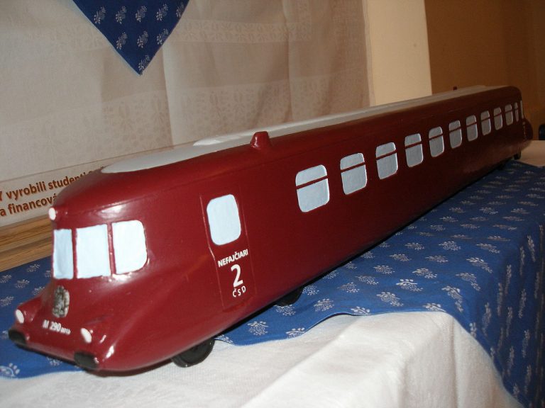 Model vlaku Slovenská strela, který se ve své době řítil neuvěřitelnou rychlostí.