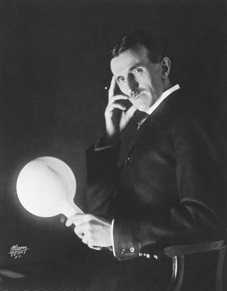 Přerušovaně spával údajně i slavný vynálezce Nikola Tesla.
