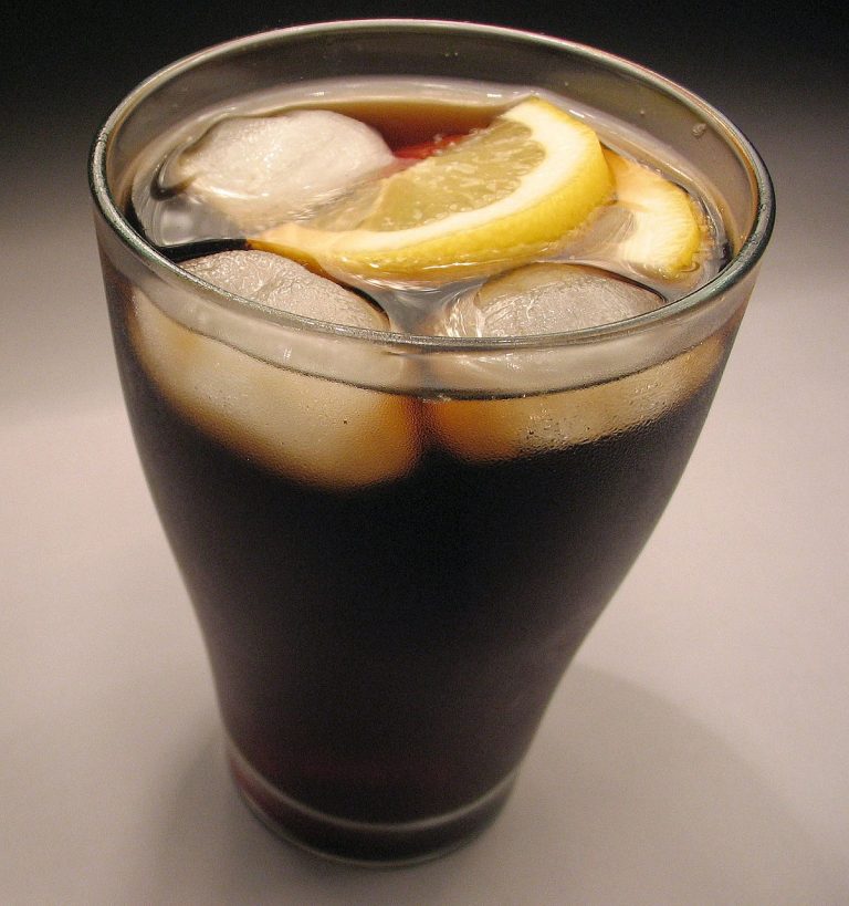 V jednom litru kolových nápojů může být ukryto až 30 kostek cukru.
