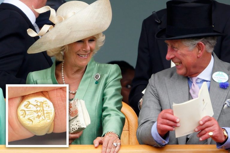Pečetní prsten nosí Camilla i princ Charles.