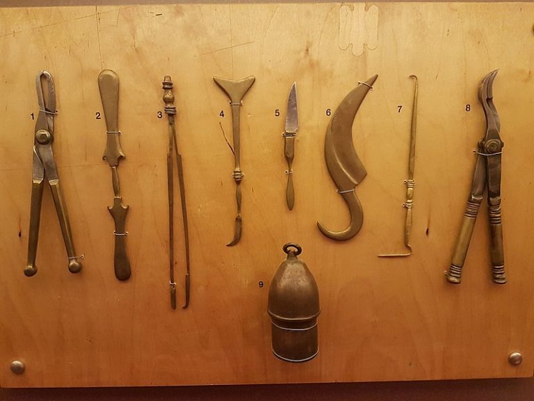 Chirurgické nástroje používané ve starém Řecku.