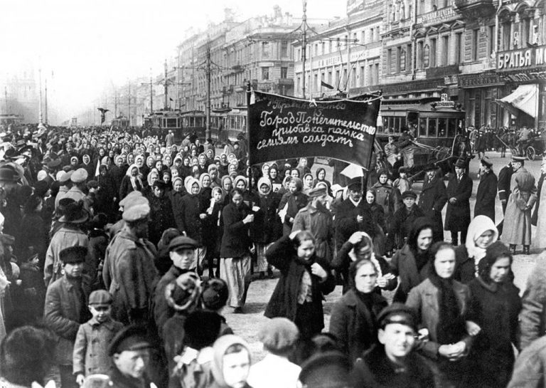 Za říjnové revoluce roku 1917 Bogdanov nehrál žádnou roli.