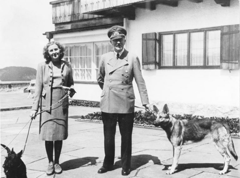 Adolf Hitler (na snímku s Evou Braunovou) chce, aby se všichni stali vegetariány...