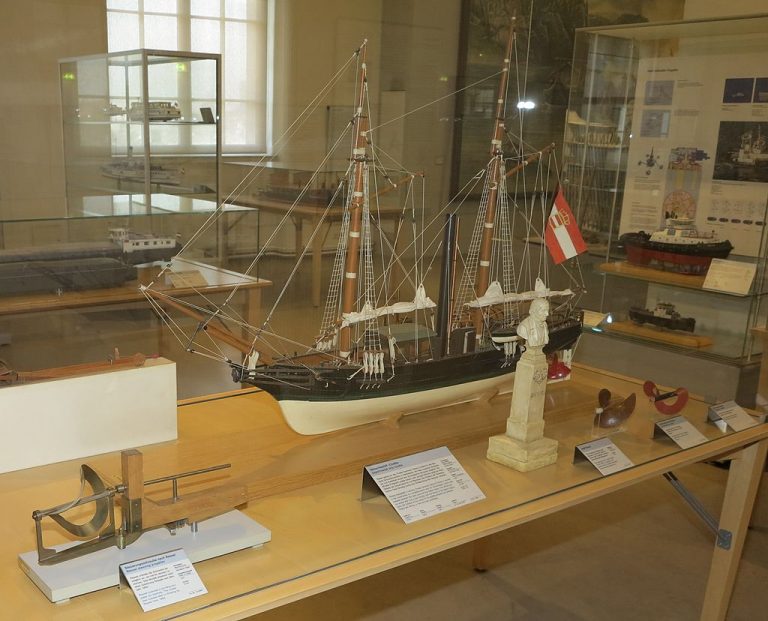 Resselova loď v muzeu. O jeho lodním šroubu prohlašují pařížští obchodníci, že má budoucnost.