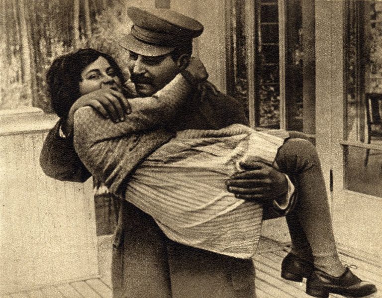 Josif Vissarionovič Stalin se svou dcerou.