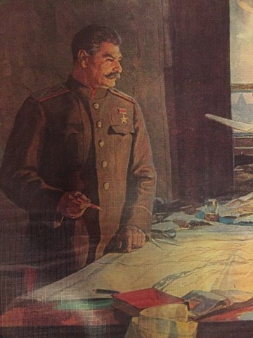 Když Stalin nepracuje, rád se dobře nají. Dává ovšem přednost potravinám ze své domoviny - Gruzie.