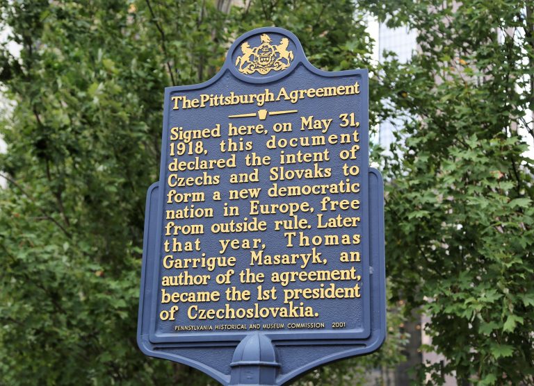 Připomínka Pittsburgshké dohody v samotném Pittsburghu.