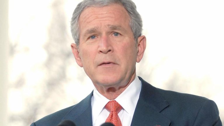 Kolem vítězství George W. Bushe v prezidentských volbách v roce 2000 se dodnes vzáší řada otazníků.