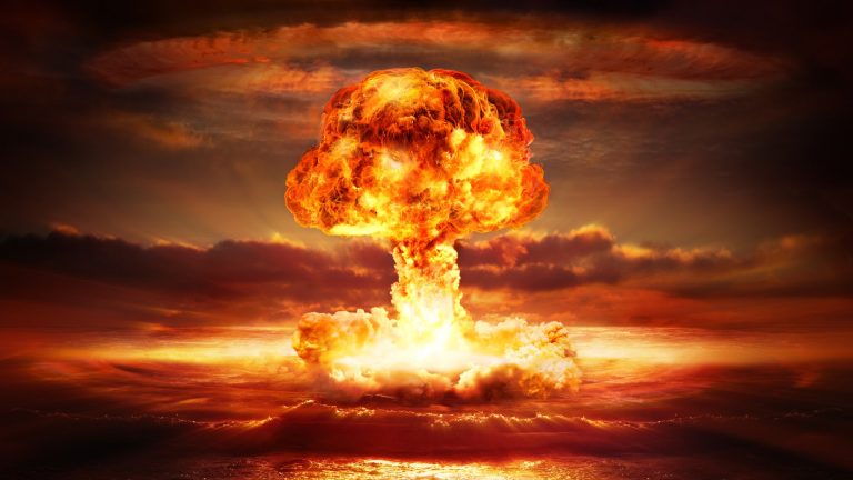 V roce 1945 byla odpálena první atomová bomba.