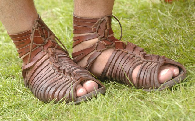 Římské těžké sandály se staly první ryze vojenskou obuví.