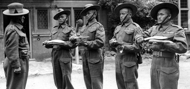 Nepálští Gurkhové dnes hojně slouží britské armádě. Odjakživa to byli zdatní a obávaní bojovníci. Asi nejvíce se přitom proslavili během 1. světové války.