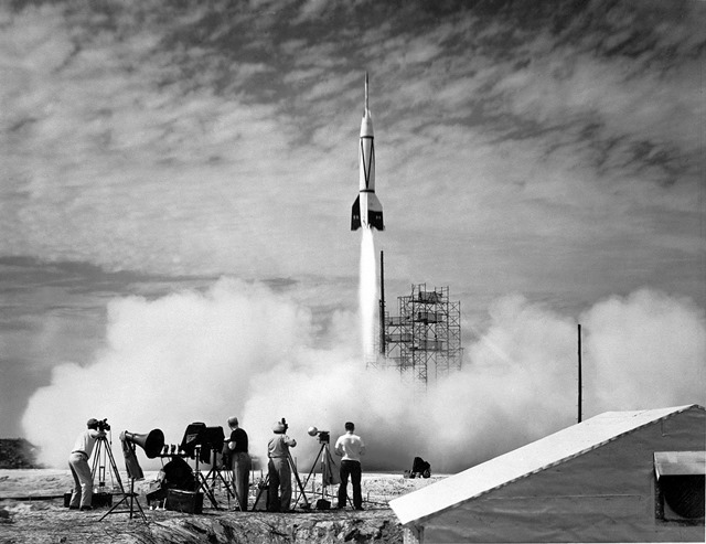 Werhner von Braun sestavil nejprve válečnou raketu, poté pomohl Američanům na cestě k Měsíci.