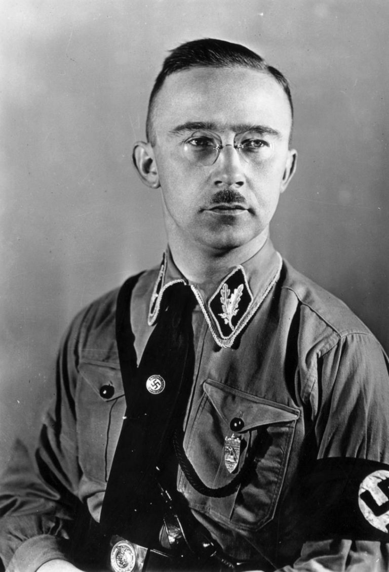 Heinrich Himmler má zvrhlé nápady, jak v Německu podpořit porodnost.