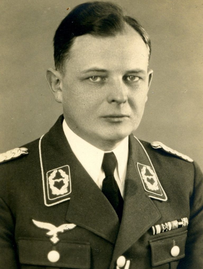 Nikolaus Ritter naverbuje maďarského dobrodruha do německých tajných služeb.