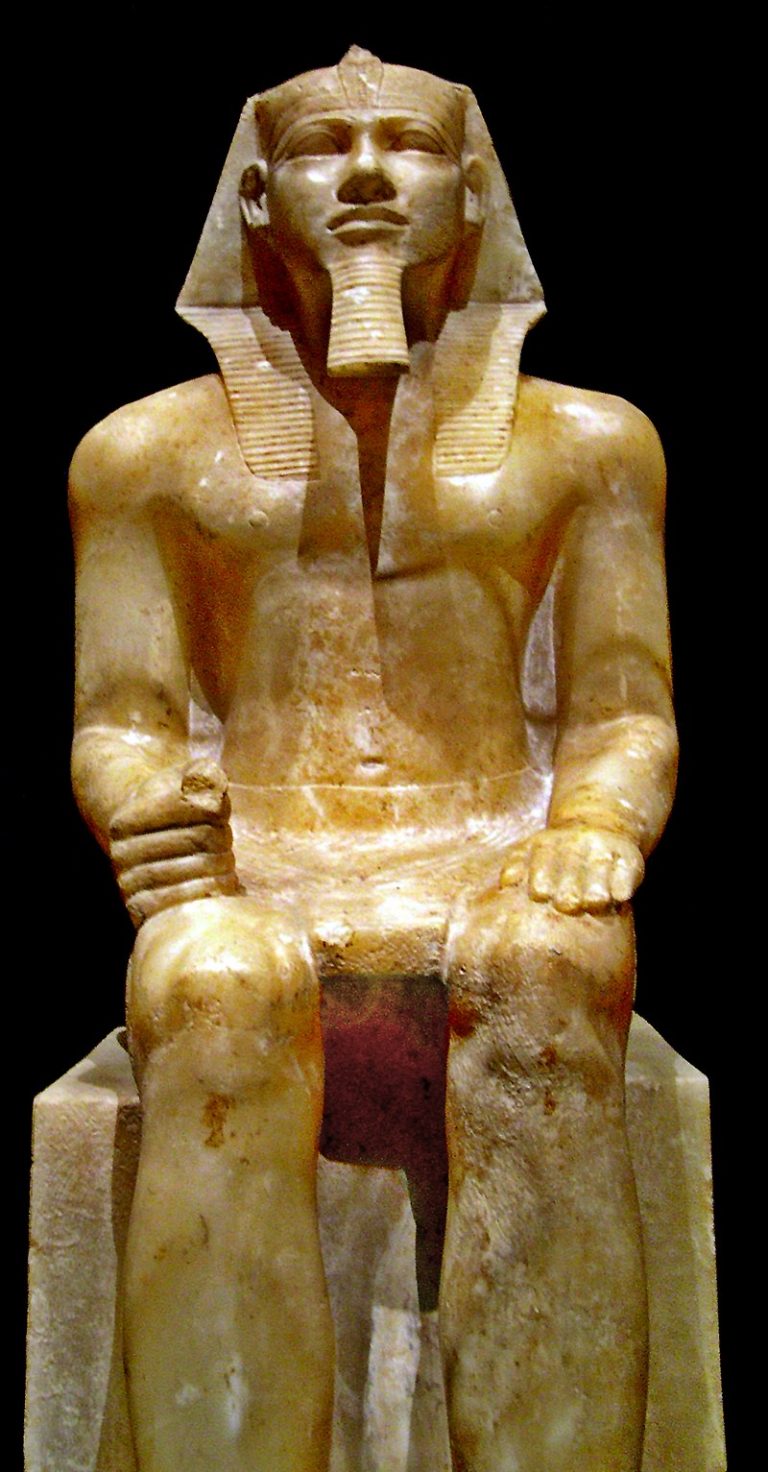 Egyptský faraon Rachef nechává vytvořit sochu znázorňující spojení se lvím božstvem.