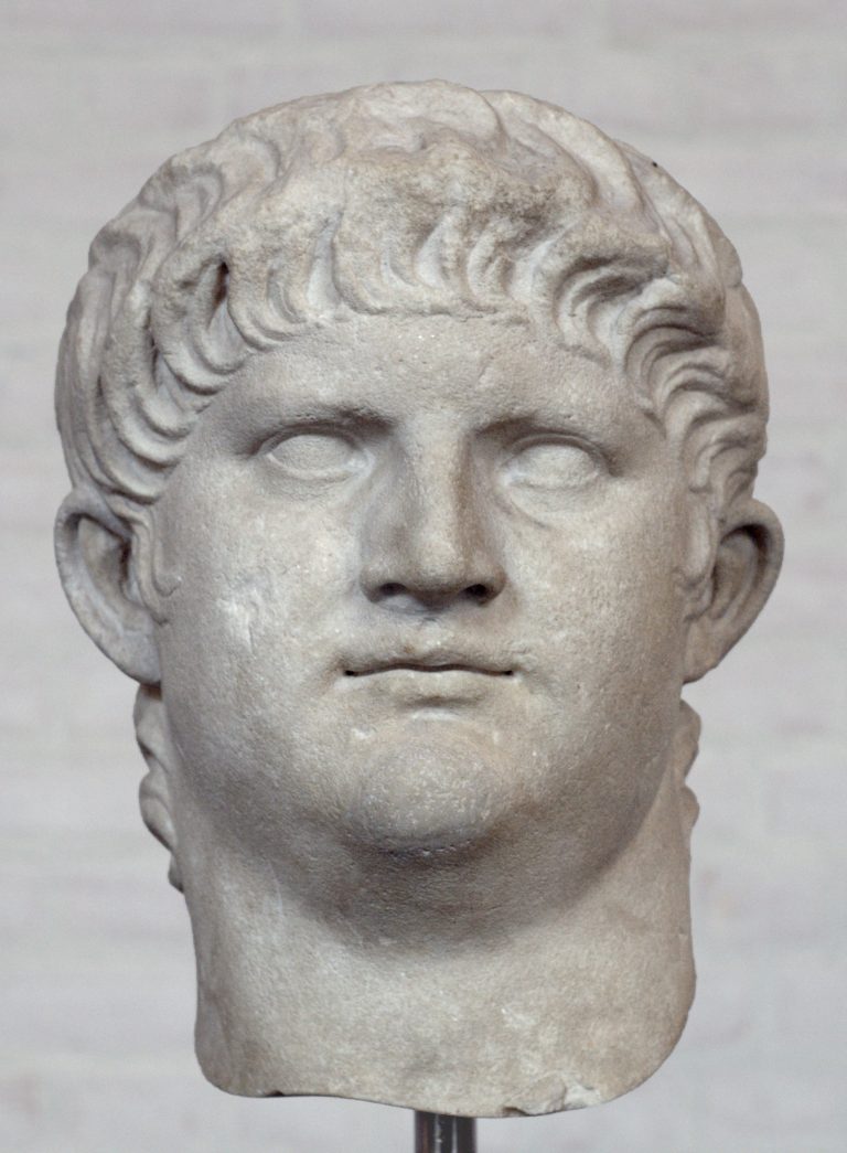 Císař Nero chce postavit minimálně stejně velkou sochu u vchodu do svého paláce.