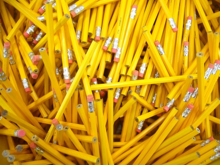 Dodnes je tužka oblíbeným psacím náčiním a továrny jich chrlí ročně miliony.