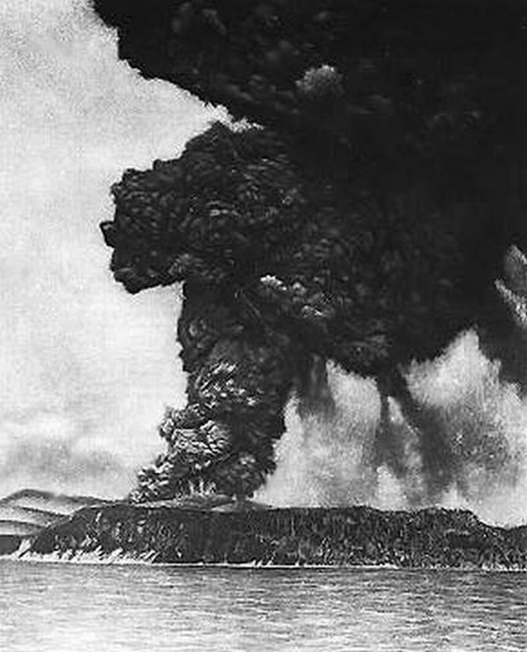 Soptění supervulkánu Krakatoa způsobí spektakulární západy Slunce po celém světě.