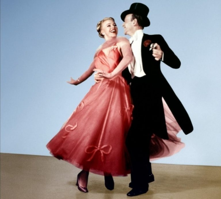 Tanečníci Ginger Rogersová a Fred Astaire, kteří se stali inspiracíé stavby.