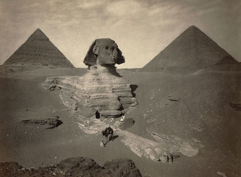 Odkrývání slavné Sfingy koncem 19. století.