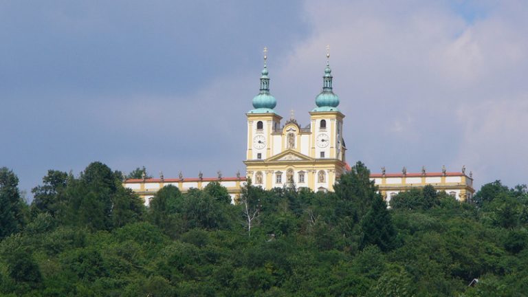 Ze Svatého Kopečku u Olomouce prý vede široká tajná chodba.